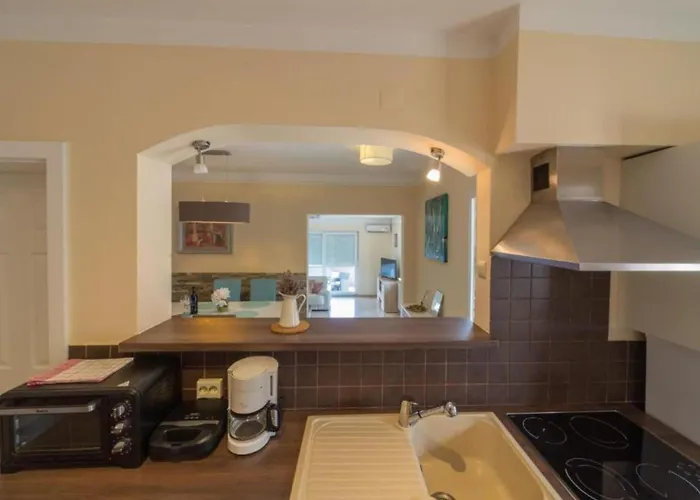 Melanie - Opri Hills With Balcony C Apartment *