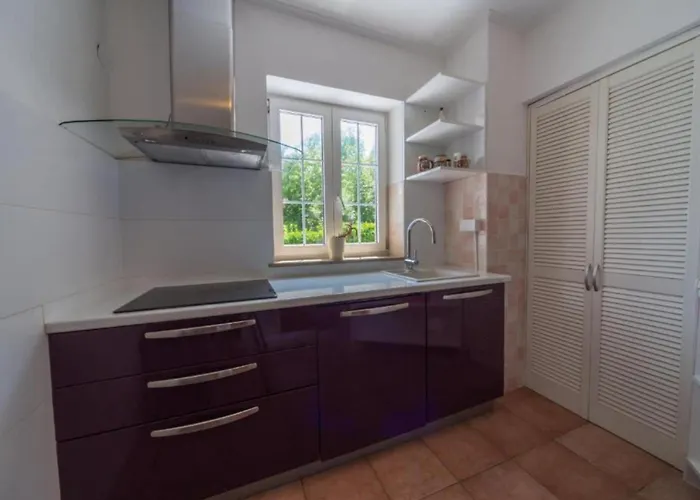 Melanie - Opri Hills With Balcony C Apartment