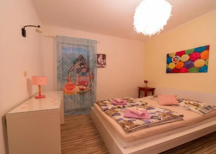 Melanie - Opri Hills With Balcony C