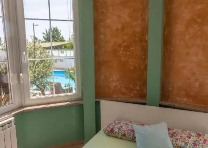 Melanie - Opri Hills With Balcony C Apartment