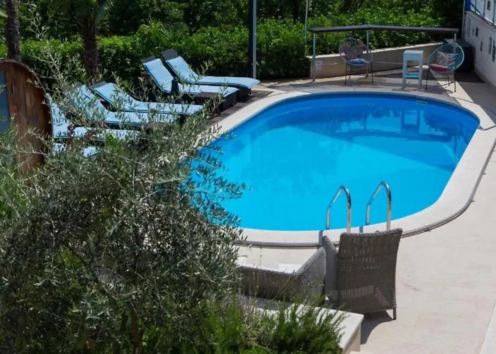 Melanie - Opri Hills With Balcony C Apartment *